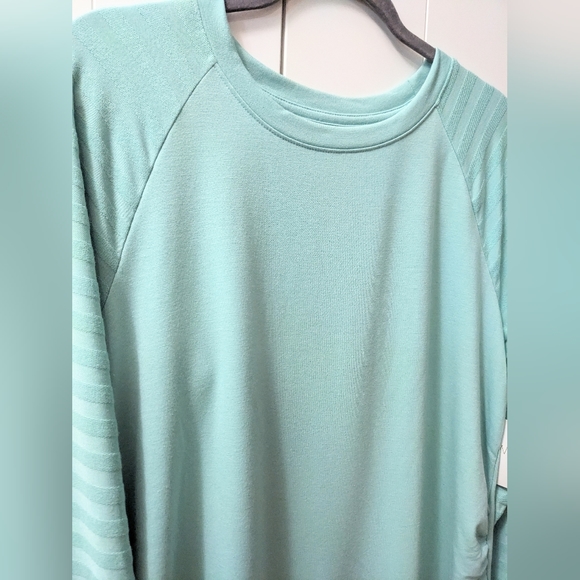 MATERNITY, A:GLOW, Tunic Sweatshirt, Mint, Size Large. - Picture 4 of 9